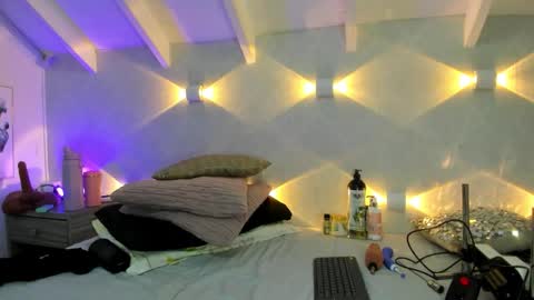 martina mIIler online show from 24, 3, 2026