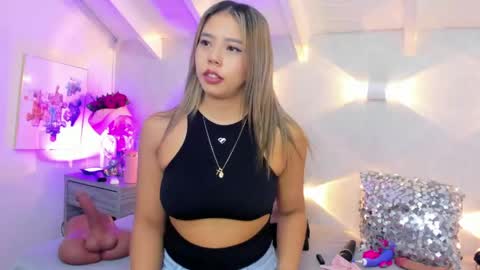 Snapshot of martina_miiller chatting on 17, 4, 2026 martina mIIler online show from 17, 4, 2026