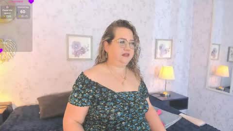 Snapshot of martinacurvy_ chatting on 4, 6, 2026 Martina Caicedo online show from 4, 6, 2026