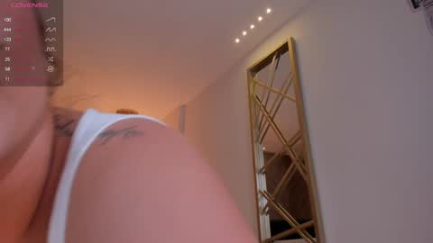 Snapshot of martinnabonnet chatting on 17, 12, 2024 Martinna Bonnet online show from 17, 12, 2024