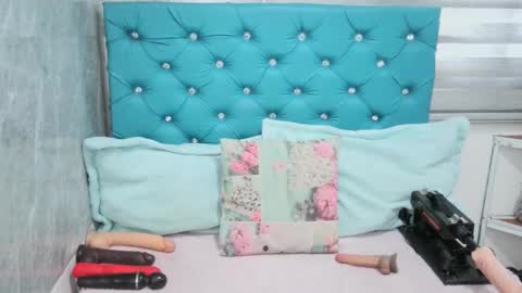  Mary Moon  online show from 8, 2, 2025