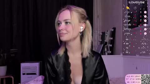 Snapshot of mary_romance chatting on 22, 7, 2026 Mary online show from 22, 7, 2026