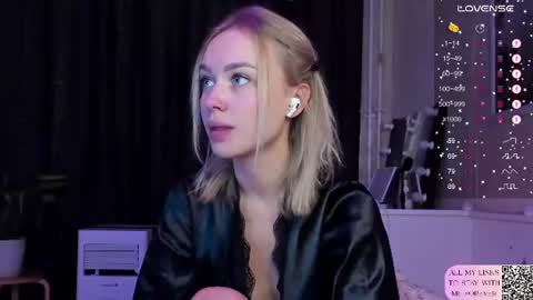 Snapshot of mary_romance chatting on 23, 7, 2026 Mary online show from 23, 7, 2026