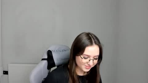 Snapshot of mary_wave_ chatting on 2, 5, 2026 Alice online show from 2, 5, 2026