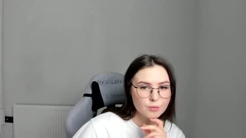Snapshot of mary_wave_ chatting on 8, 5, 2026 Alice online show from 8, 5, 2026