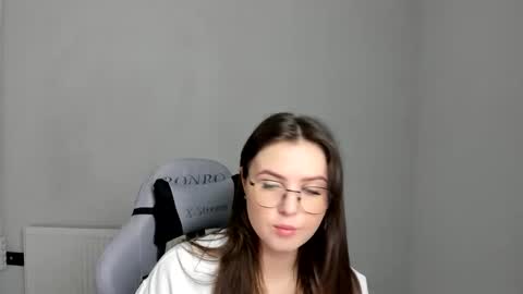 Snapshot of mary_wave_ chatting on 12, 5, 2026 Alice online show from 12, 5, 2026