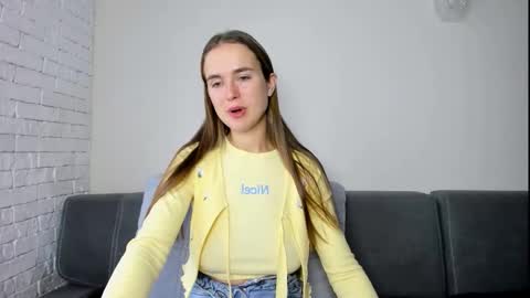 Snapshot of marylee_21 chatting on 18, 11, 2025 Mari online show from 18, 11, 2025