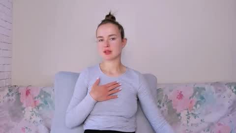 Snapshot of marylee_21 chatting on 17, 4, 2026 Mari online show from 17, 4, 2026