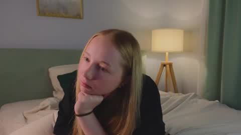 Laura online show from 5, 12, 2025