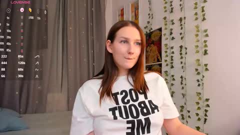 Snapshot of marywaddell chatting on 18, 12, 2025 Mary online show from 18, 12, 2025