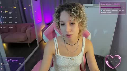 Snapshot of marywohlberg chatting on 21, 11, 2025 Mary online show from 21, 11, 2025