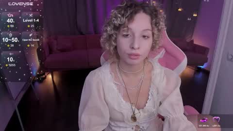 Snapshot of marywohlberg chatting on 27, 11, 2025 Mary online show from 27, 11, 2025