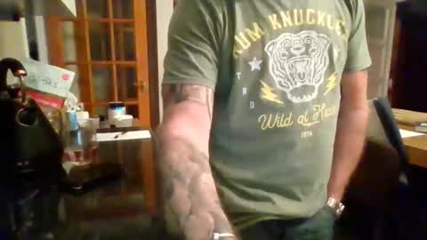 Snapshot of masked_masturbation_couple chatting on 19, 9, 2025 Masked Masturbation Couple online show from 19, 9, 2025