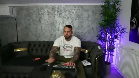 Snapshot of masterkingmuscle chatting on 30, 4, 2026 masterkingmuscle online show from 30, 4, 2026