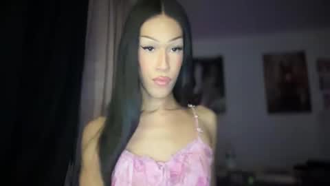 MOLLY MILLS online show from 10, 9, 2025