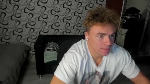 Snapshot of matthew_queen chatting on 21, 10, 2025 matthew_queen online show from 21, 10, 2025