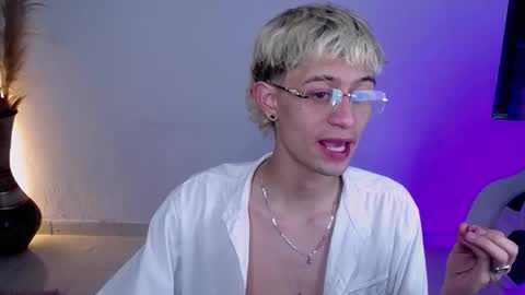 Snapshot of mattias_dantee chatting on 28, 11, 2025 mattias online show from 28, 11, 2025