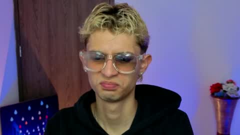 Snapshot of mattias_dantee chatting on 31, 3, 2026 mattias online show from 31, 3, 2026