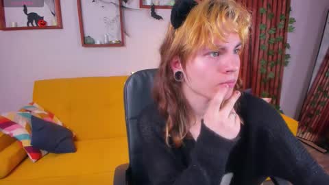 Snapshot of mattmarnee chatting on 4, 11, 2025 mattmarnee online show from 4, 11, 2025