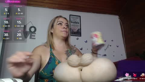 Snapshot of mature_liaa chatting on 6, 1, 2025 Mature liaa online show from 6, 1, 2025