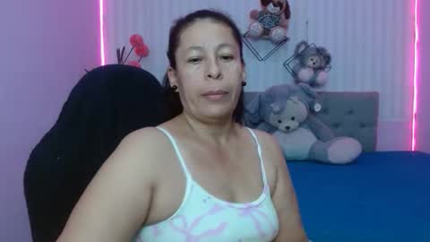Snapshot of mature_martina_ chatting on 17, 5, 2026 Martina online show from 17, 5, 2026