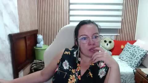 Snapshot of mature_wolf chatting on 4, 5, 2026 Sonia online show from 4, 5, 2026