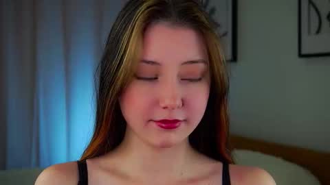 Snapshot of mavisseibert chatting on 14, 11, 2025 Eva online show from 14, 11, 2025