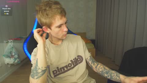 Max Gen with tats 24years  And Ethan without tats 20 years online show from 20, 12, 2024