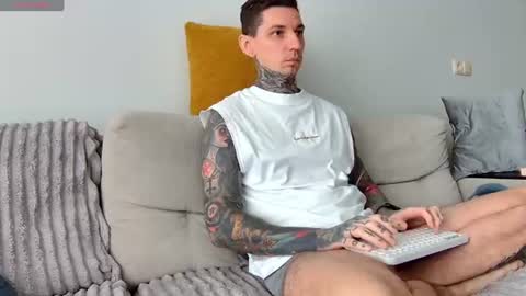 Snapshot of max_reaves chatting on 17, 7, 2026 online show from 17, 7, 2026