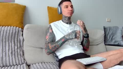 Snapshot of max_reaves chatting on 22, 7, 2026 online show from 22, 7, 2026