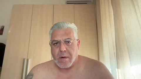 Snapshot of maxbillo chatting on 12, 7, 2026 maxbillo online show from 12, 7, 2026