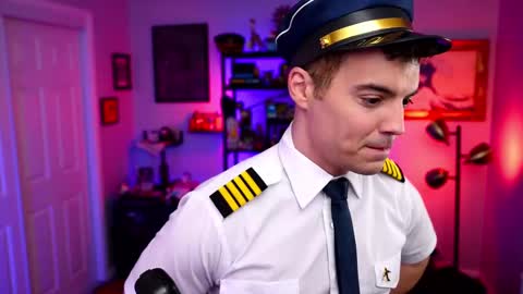 Snapshot of maxhughes chatting on 28, 10, 2025 Max Hughes online show from 28, 10, 2025