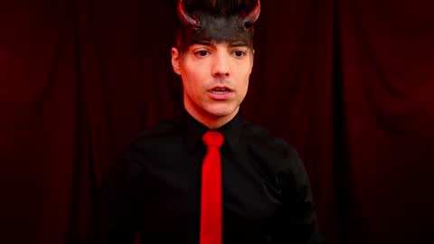 Snapshot of maxhughes chatting on 29, 10, 2025 Max Hughes online show from 29, 10, 2025