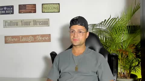 Snapshot of maxi_mux1 chatting on 23, 4, 2026 MAXI online show from 23, 4, 2026