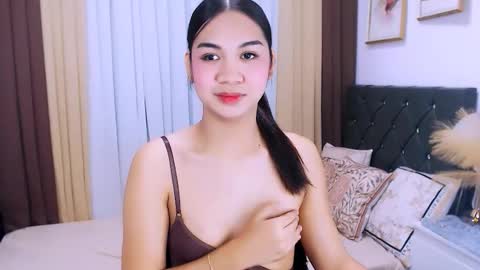 Snapshot of maxie_greyson chatting on 16, 10, 2025 maxie greyson online show from 16, 10, 2025