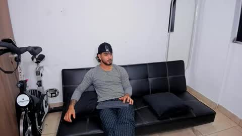 Snapshot of maximo004 chatting on 24, 11, 2025 Maximo online show from 24, 11, 2025