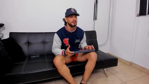 Snapshot of maximo004 chatting on 28, 11, 2025 Maximo online show from 28, 11, 2025