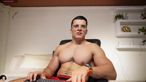 Snapshot of maximohoot chatting on 21, 4, 2026 Sebastian online show from 21, 4, 2026