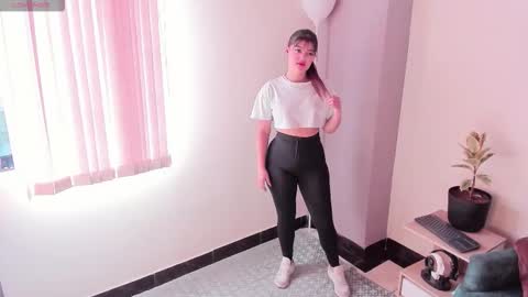 Snapshot of maxinnevance chatting on 15, 9, 2025 You can call me Max online show from 15, 9, 2025