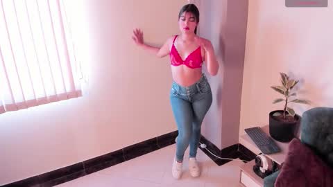 Snapshot of maxinnevance chatting on 23, 9, 2025 You can call me Max online show from 23, 9, 2025