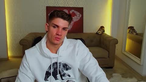 MaxKaiden online show from 17, 9, 2025