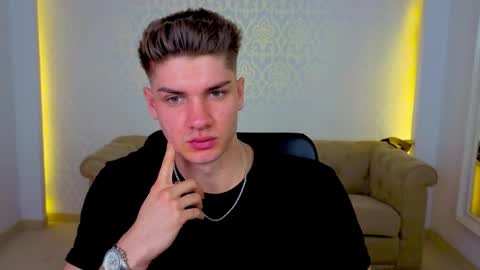 Snapshot of maxkaiden chatting on 24, 4, 2026 MaxKaiden online show from 24, 4, 2026