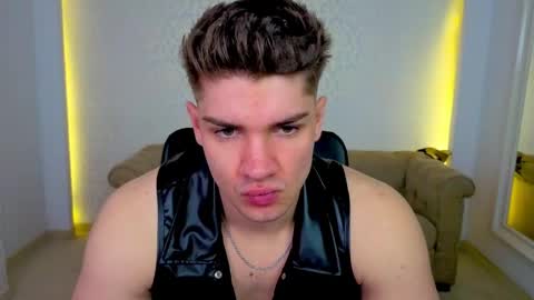 Snapshot of maxkaiden chatting on 25, 4, 2026 MaxKaiden online show from 25, 4, 2026