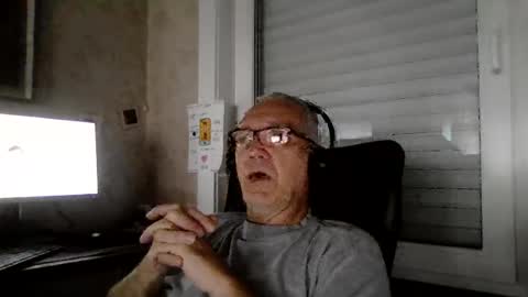 Snapshot of maxou569 chatting on 4, 8, 2026 maxou569 online show from 4, 8, 2026