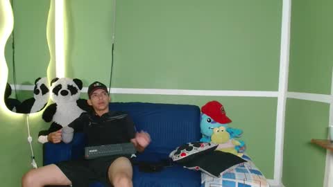 Snapshot of maxx_dick chatting on 18, 11, 2025 maxx_dick online show from 18, 11, 2025