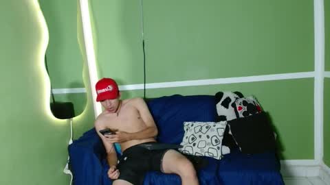 Snapshot of maxx_dick chatting on 19, 11, 2025 maxx_dick online show from 19, 11, 2025