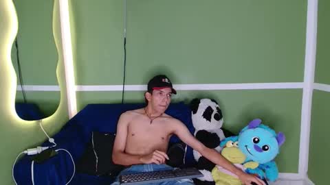 Snapshot of maxx_dick chatting on 21, 11, 2025 maxx_dick online show from 21, 11, 2025