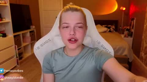 Snapshot of maya_blonde18 chatting on 24, 4, 2026 Maya online show from 24, 4, 2026