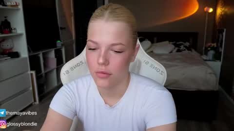 Snapshot of maya_blonde18 chatting on 27, 4, 2026 Maya online show from 27, 4, 2026