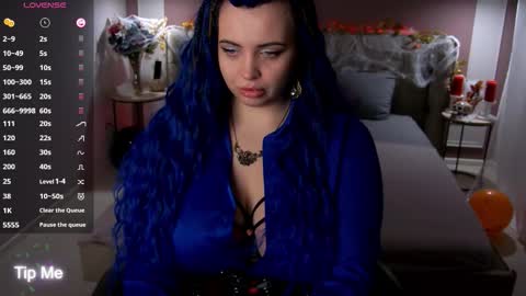 Maya Mils online show from 4, 11, 2025